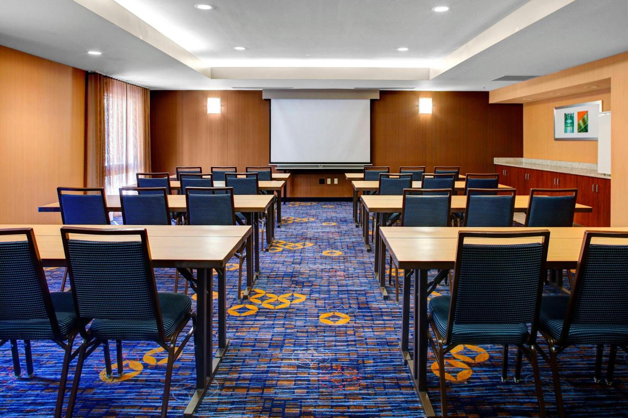 Courtyard Cleveland Airport South Otel Middleburg Heights Dış mekan fotoğraf