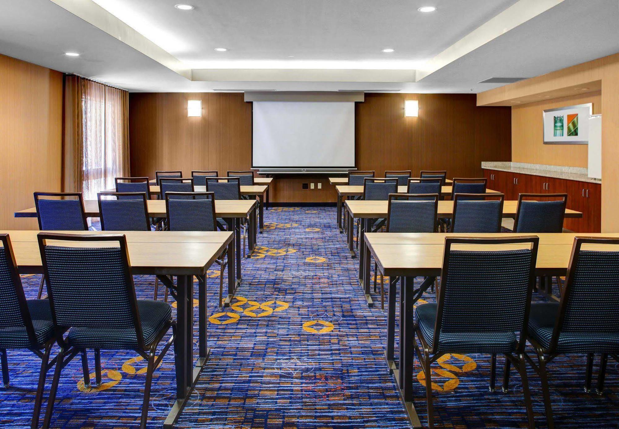 Courtyard Cleveland Airport South Otel Middleburg Heights Dış mekan fotoğraf