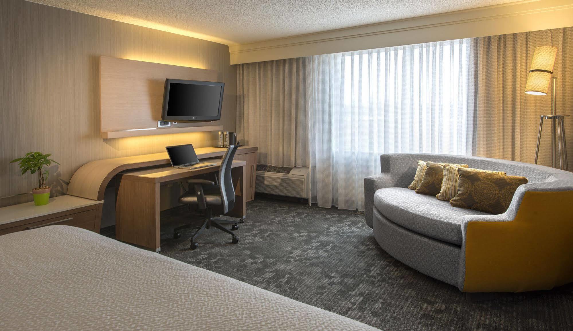 Courtyard Cleveland Airport South Otel Middleburg Heights Dış mekan fotoğraf